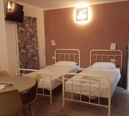Perea White Suites Περαία Εξωτερικό φωτογραφία